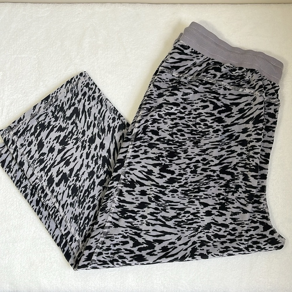 LuLaRoe Cozy Women’s Velour Capri Pants Size 1X